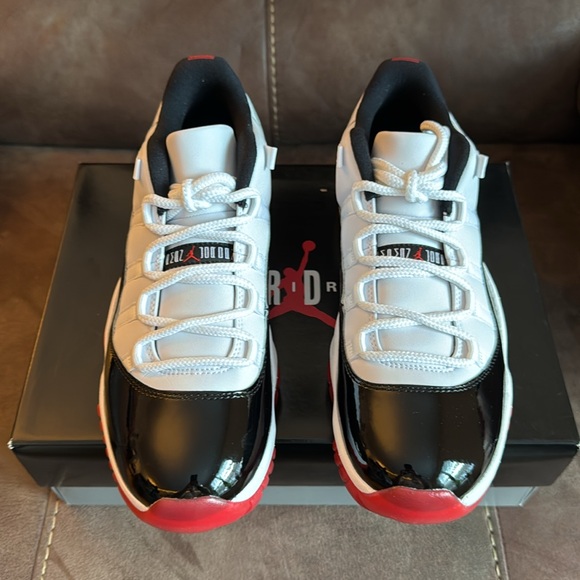 Air Jordan 11 Retro Low - Picture 2 of 8